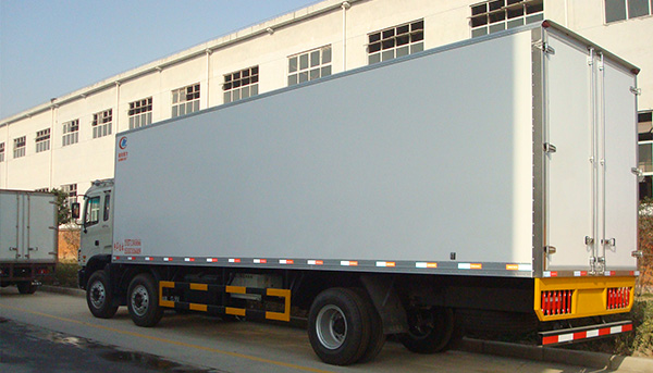 湖北程力冷藏車價格不同使用的材料就不同,價格決定質量